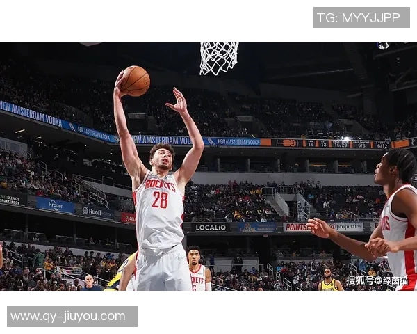 热火队远程轰炸三分球表现出色八名球员共同贡献19记三分球