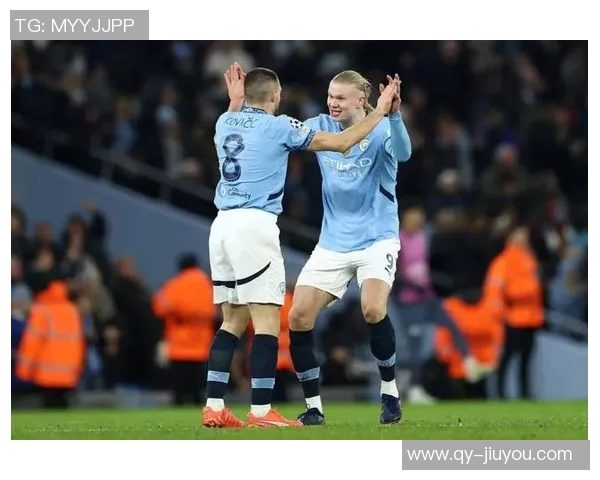 哈兰德铲射破门遭遇重创下身撞击立柱瞬间令人心疼